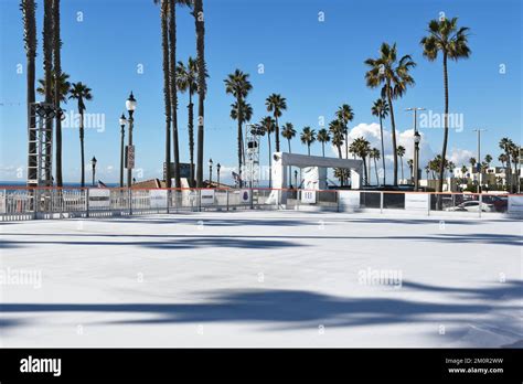 Huntington Beach California 7 Dec 2022 Seasonal Ice Rink At The