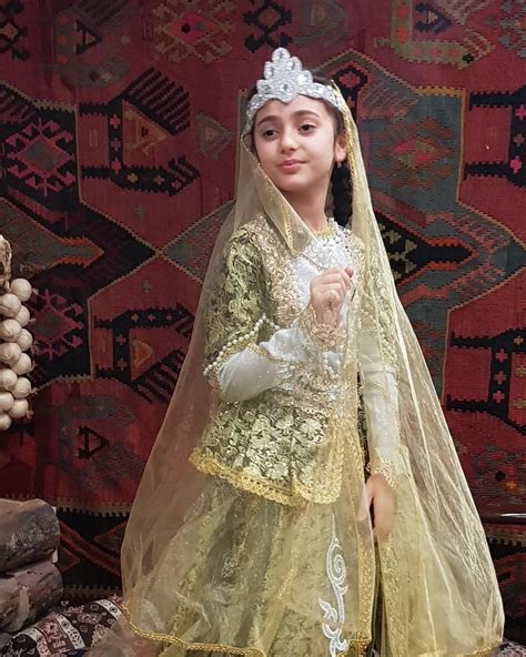 Azerbaijan traditional garment. Азербайджанский национальный костюм ...