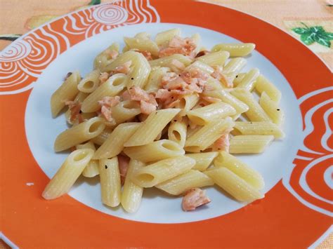 Mezze Penne Al Salmone Affumicato Primi Tarallucci E Vino