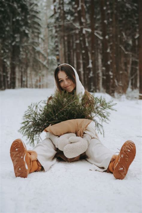 Девушка в лесу зимой | Зимняя фотография, Снежная фотография, Зимняя ...