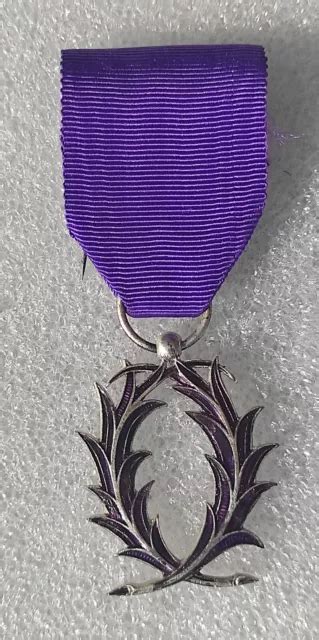 Medaille Chevalier De L Ordre Des Palmes Academiques Modele Actuel En