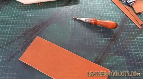 [Guide] How to Use a Leather Sewing Awl? - Leather Toolkits