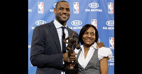 LeBron James' Mom Raised Her Son as a Single Mother - FanBuzz