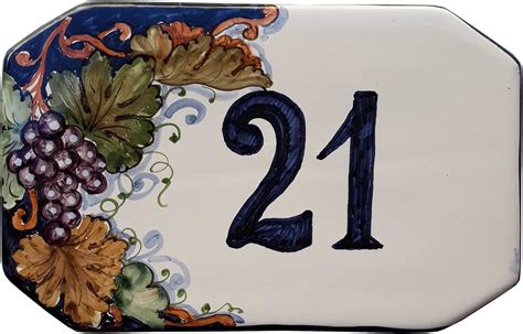 Numero Civico Con Decorazione Uva Fondo Blu In Ceramica Maiolica Di