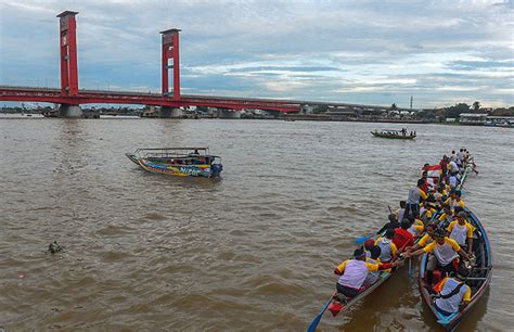 Serunya Lomba Bidar Adu Cepat Perahu Tradisional Di Sungai Musi