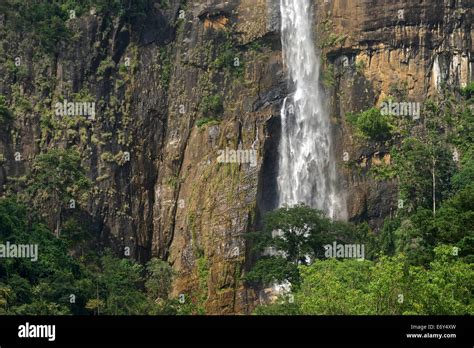 Diyaluma Waterfalls Between Wellawaya And Haputale Uva Province