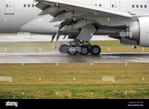 777 300er Stockfotos & 777 300er Bilder - Alamy