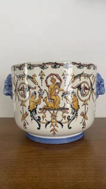 GRAND CACHE POT en faïence de GIEN Décor Renaissance italienne XIXE