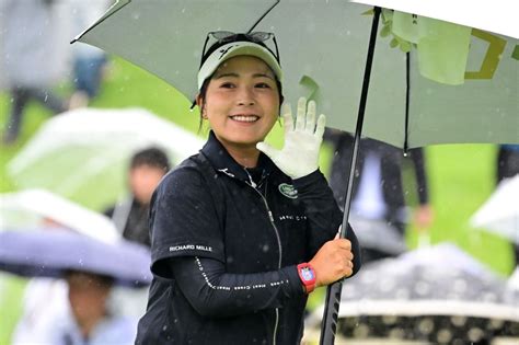 雨で躍動 青木瀬令奈－最終日・意外な舞台裏｜jlpga｜日本女子プロゴルフ協会