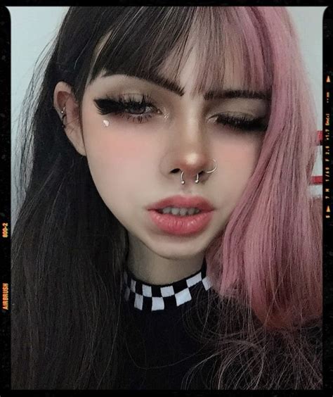 GRUNGE AESTHETIC | Grunge makeup, Makeup looks, Black eyeshadow