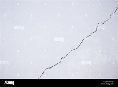 Close up cracked line on white building wall Stock Photo - Alamy