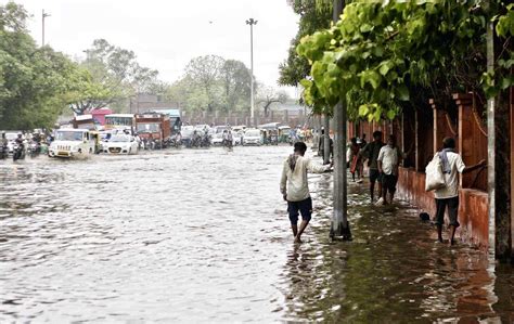 New Delhi Vehicles Wade Through The Water Logged Road After Rainfall