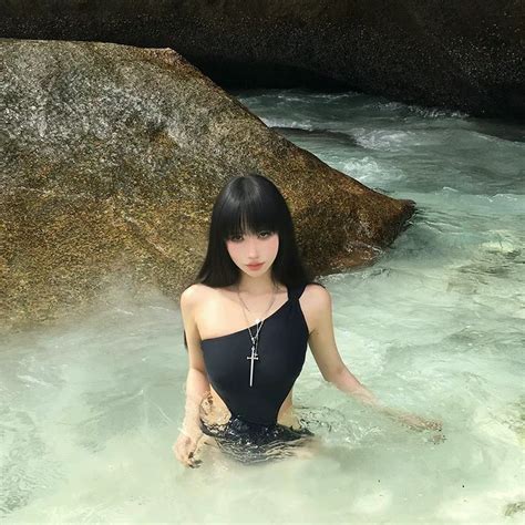 BIKINI LOẠI Bikini nữ đồ bơi nữ đi biển liền mảnh lệch vai CUT EO màu đen sexy chất vải co