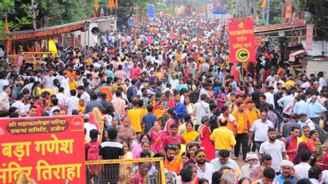 Ujjain Mahakal News महाकाल मंदिर में श्रद्धा का सैलाब शनिवार शाम से