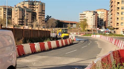 Agua va Reventón en una tubería por las obras del Nudo de Vara de Rey