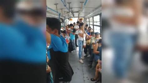 Facebook Viral Chofer De Bus Estaciona Su Unidad Para Votar En