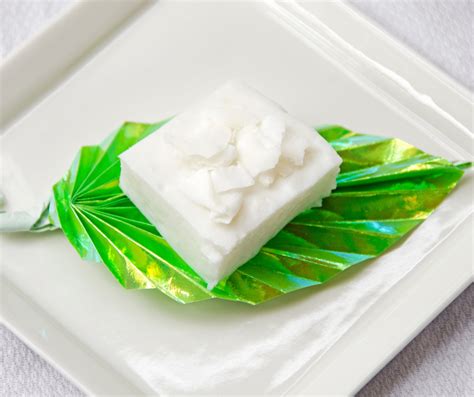 Haupia (Hawaiian Coconut Pudding)