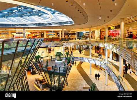 Neues Einkaufszentrum, Innenansicht von Milaneo, Stuttgart Stock Photo - Alamy