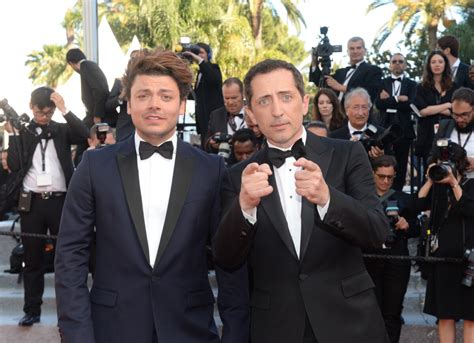 Photo Kev Adams et Gad Elmaleh à la montée des marches du film Elle