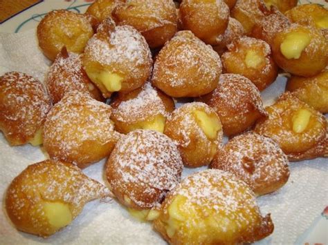 Fritole Frittelle Alla Crema Dolce Tipico Di Trieste Si Mangiano