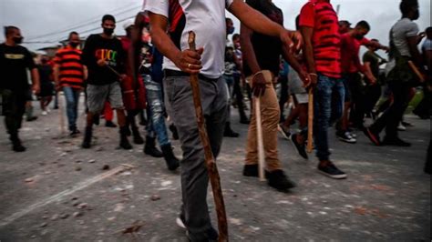 Cientos De Personas Protestan En Santiago De Cuba Por Los Apagones Y La