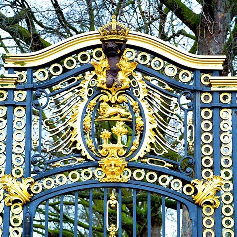 Fondo En Londres Inglaterra La Antigua Puerta De Metal Foto E Imagen