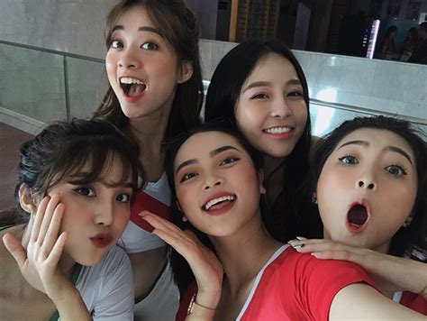 Trước khi vướng scandal clip nóng hot girl T A từng liên tiếp bị gạch đá vì những phát ngôn và