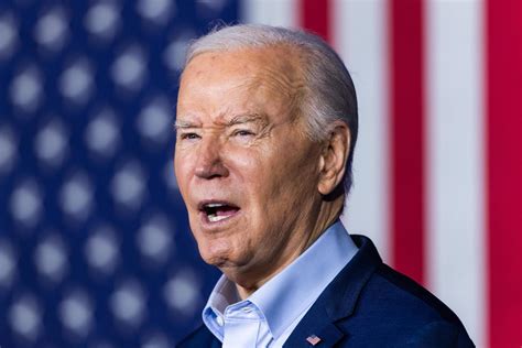 Familia de Joe Biden lo anima a continuar con su campaña para la reelección