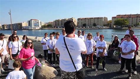 Une trentaine de personnes a défilé à Martigues pour la journée du