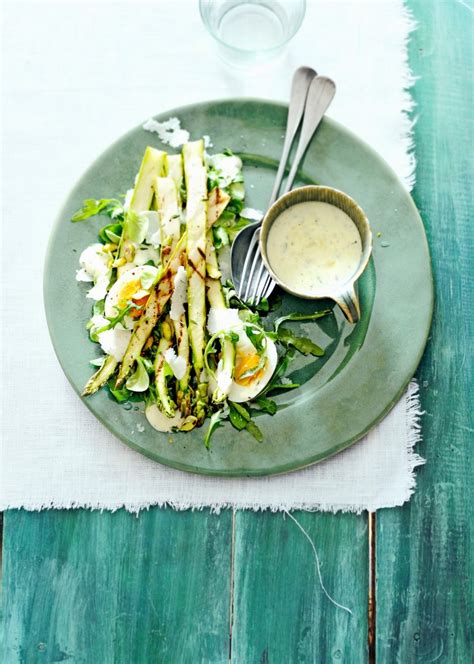 Salade Van Geroosterde Groene Asperges Met Pistache En Citroen