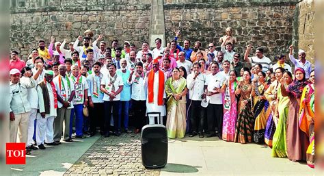 INDIA Bloc: India Bloc Members Stage Agitation At Bindu Chowk | Kolhapur News - Times of India