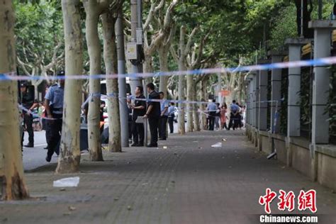 上海一男子在小学门口持刀行凶致2死2伤持刀行凶张亨伟小学新浪新闻