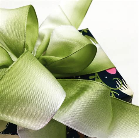 The Perfect Ribbon for the Perfect Bow | Daily Wrap