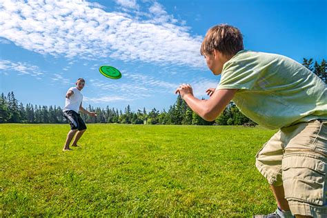 Best Throwing Frisbee Stock Photos, Pictures & Royalty-Free Images - iStock