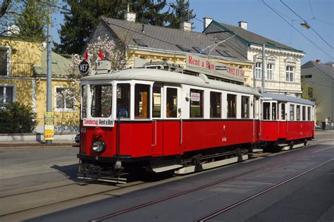 Ursache Unklar Oldtimer Stra Enbahn In Wien Favoriten Entgleist