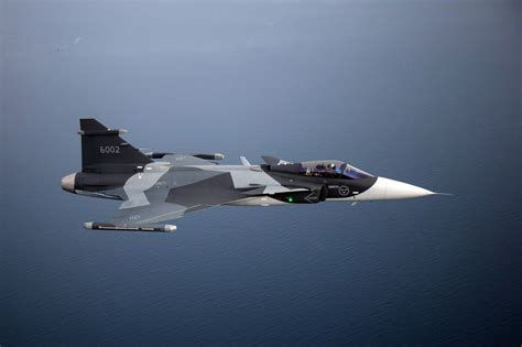 Primeiro caça Gripen E de série da Força Aérea Sueca entra no programa