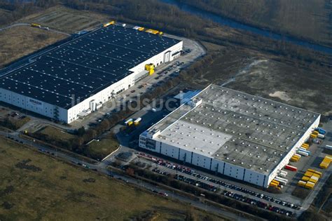 Brieselang von oben Gebäudekomplex und Logistikzentrum auf dem