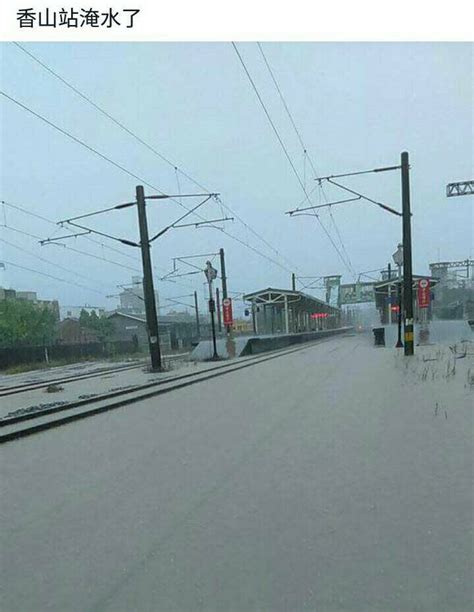 午後大雷雨淹水蓋過鐵軌 台鐵桃園鶯歌列車慢行