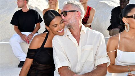 Vincent Cassel Et Tina Kunakey En Baggy Et Robe Transparente Les