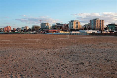 Plage Sablonneuse Hors De Saison Rimini Italie Photo éditorial Image