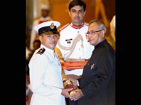 Rahul Dravid, Sridevi Receive Padma Awards | President Pranab Mukherjee ...