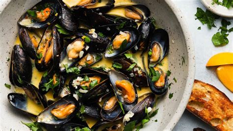 Steamed Mussels In White Wine And Lemon Lindsey Eats