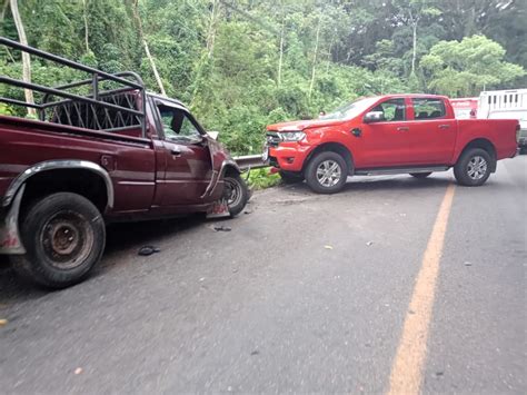 TUXTLA CHICO CACAHOATÁN Tres vehículos chocan sobre la carretera