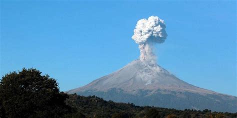 Registra Popocatépetl 166 exhalaciones y gases volcánicos continuos