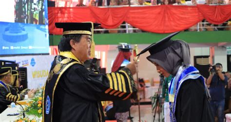 Lulusan Harus Selalu Berbakti Ke Ortu Unimus Mewisuda 506 Mahasiswa