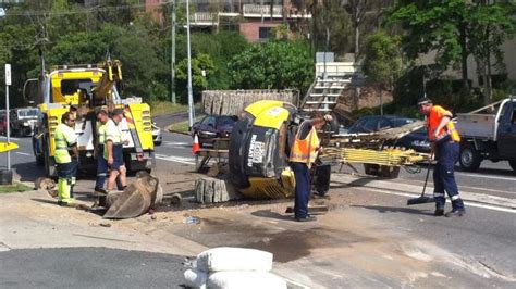 Excavator Falls Off Truck Blocks Northside Traffic The Courier Mail