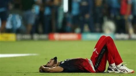 Virat Kohli Heartbroken Smashes Water Bottle In Anger As RCB Knocked