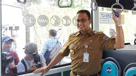 Anies Baswedan Ke Kantor Naik Mrt Dan Transjakarta Wartakotalive