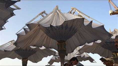 Medina Closing Umbrellas In Masjid Al Nabavi Youtube