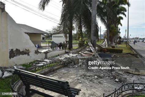 Earthquake Hits Ecuador Photos And Premium High Res Pictures Getty Images